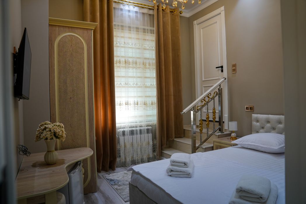 Bibi-Khanym Suite (N4)